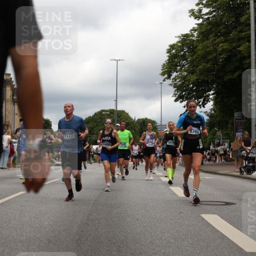 29.06.2025 - hella hamburg halbmarathon Yannick Fuchs http://msf.ph/oto/8242938 29.06.2025 10:47:29 20KM 1030, 1061, 1151, 1499, 1706, 1727, 1783, 2070, 2074, 2082, 2099, 2354, 3059, 3208, 3209, 4065, 4635, 4770, 5077, 5638, 5866, 6481, 6511, 6512, 6628, 6629, 6762, 6877, 6942, 7177, 7274, 7509, 7864, 7918, 8335, 8390, 8447, 9142, 9537, 10549, 10891, 10895, 11992, 12379, 12413, 12490, 12875, 12909, 13032, 13289, 13865, 13997, 14323, 15061, 15126, 15179, 15441, 15497, 15502, 16477, 16538, 16986, 17348, 18134, 18143, 18487, 18590, 18720 meine-sportfotos.de