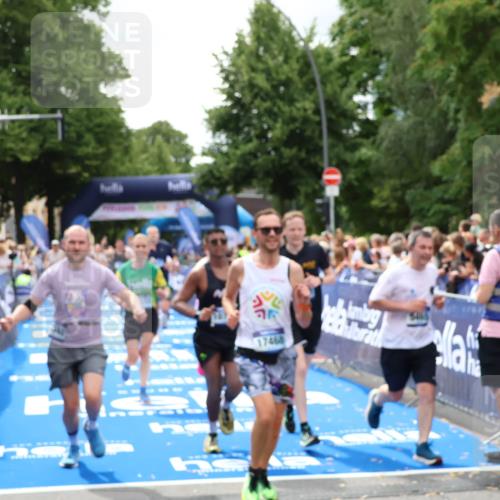 29.06.2025 - hella hamburg halbmarathon Zöllner http://msf.ph/oto/8242941 29.06.2025 10:56:22 Ziel 1193, 4029, 5465, 5672, 7547, 9903, 10789, 11231, 11309, 12348, 15300, 16375, 17468, 18117, 18495, 18652, 18741, 19152 meine-sportfotos.de