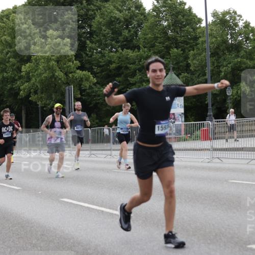 29.06.2025 - hella hamburg halbmarathon Jannik Wohlers http://msf.ph/oto/8242942 29.06.2025 10:30:01 Lombardsbrücke 1647, 2754, 2755, 2901, 4575, 4819, 10880, 12349, 12350, 12460, 12461, 12504, 12687, 12688, 13418, 14421, 15757, 15789, 15938, 16504, 16864, 18046, 18671 meine-sportfotos.de