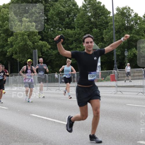 29.06.2025 - hella hamburg halbmarathon Jannik Wohlers http://msf.ph/oto/8242965 29.06.2025 10:30:01 Lombardsbrücke 1647, 2754, 2755, 2901, 4575, 4819, 10880, 12349, 12350, 12460, 12461, 12504, 12687, 12688, 13418, 14421, 15757, 15789, 15938, 16504, 16864, 18046, 18671 meine-sportfotos.de