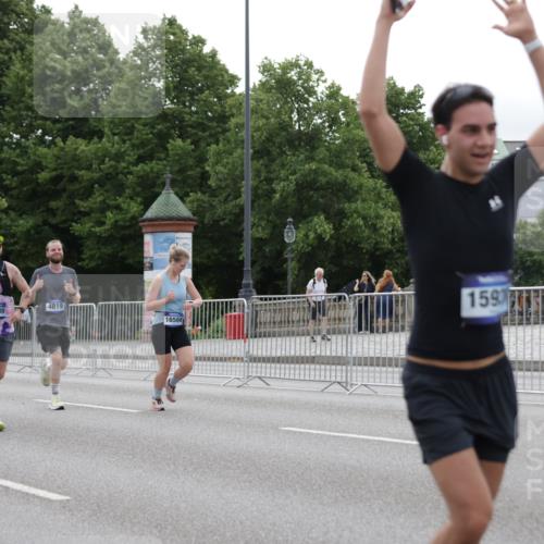 29.06.2025 - hella hamburg halbmarathon Jannik Wohlers http://msf.ph/oto/8242977 29.06.2025 10:30:02 Lombardsbrücke 1647, 2754, 2755, 2901, 4575, 4819, 6344, 10880, 12349, 12350, 12460, 12461, 12687, 12688, 13418, 14421, 15757, 15789, 15938, 16504, 16864, 18046, 18671 meine-sportfotos.de