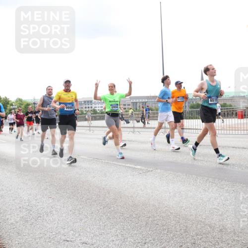 29.06.2025 - hella hamburg halbmarathon Lena Gebhardt http://msf.ph/oto/8242982 29.06.2025 10:33:54 Lombardsbrücke 1189, 1275, 1417, 1705, 1787, 1896, 1995, 2265, 2342, 2482, 2496, 2526, 2776, 2933, 3170, 3264, 3340, 3345, 3560, 3829, 3848, 4361, 4433, 4449, 4479, 4696, 4807, 4942, 5075, 5096, 5141, 5557, 5561, 5566, 5569, 5584, 5691, 5821, 5822, 5887, 6109, 6364, 6515, 6516, 6854, 6956, 6999, 7027, 7565, 7653, 7705, 8021, 8157, 8202, 8277, 8282, 8375, 8377, 8383, 8401, 8891, 9094, 9234, 9258, 9438, 9750, 9799, 9875, 9995, 10007, 10071, 10561, 11811 meine-sportfotos.de