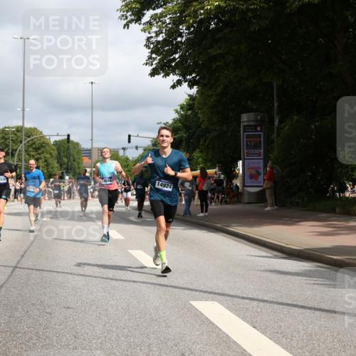 29.06.2025 - hella hamburg halbmarathon Yannick Fuchs http://msf.ph/oto/8242986 29.06.2025 10:34:59 20KM 1603, 1882, 1912, 2324, 2714, 2750, 2826, 4843, 5050, 5375, 5409, 5508, 5745, 5803, 5916, 6080, 6649, 7109, 8370, 8465, 8629, 9294, 10369, 10900, 10968, 11731, 11767, 12088, 12540, 12704, 12865, 13029, 13667, 14092, 14924, 15015, 15424, 15542, 16580, 16761, 17214, 17245, 17620, 18192, 18614, 18979 meine-sportfotos.de