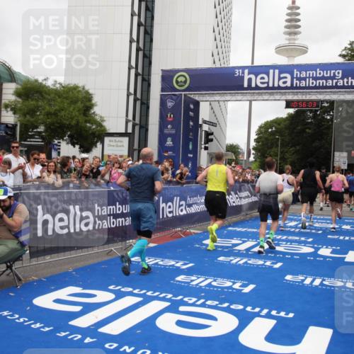 29.06.2025 - hella hamburg halbmarathon Michael Strokosch http://msf.ph/oto/8242994 29.06.2025 10:56:02 Ziel 3042, 4772, 7147, 8968, 9246, 10084, 14867, 15184, 15868, 15884, 16176 meine-sportfotos.de