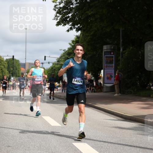 29.06.2025 - hella hamburg halbmarathon Yannick Fuchs http://msf.ph/oto/8243020 29.06.2025 10:34:59 20KM 1603, 1882, 1912, 2324, 2714, 2750, 2826, 4843, 5050, 5375, 5409, 5508, 5745, 5803, 5916, 6080, 6649, 7109, 8370, 8465, 8629, 9294, 10369, 10900, 10968, 11731, 11767, 12088, 12540, 12704, 12865, 13029, 13667, 14092, 14924, 15015, 15424, 15542, 16580, 16761, 17214, 17245, 17620, 18192, 18614, 18979 meine-sportfotos.de