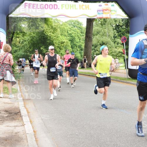 29.06.2025 - hella hamburg halbmarathon MichiJ http://msf.ph/oto/8243042 29.06.2025 10:50:41 Zwischen KM18-KM19 2810, 3663, 4389, 5511, 8423, 12286, 12571, 16995, 17140, 17142, 18382, 18530 meine-sportfotos.de