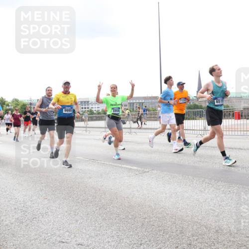 29.06.2025 - hella hamburg halbmarathon Lena Gebhardt http://msf.ph/oto/8243052 29.06.2025 10:33:54 Lombardsbrücke 1189, 1275, 1417, 1705, 1787, 1896, 1995, 2265, 2342, 2482, 2496, 2526, 2776, 2933, 3170, 3264, 3340, 3345, 3560, 3829, 3848, 4361, 4433, 4449, 4479, 4696, 4807, 4942, 5075, 5096, 5141, 5557, 5561, 5566, 5569, 5584, 5691, 5821, 5822, 5887, 6109, 6364, 6515, 6516, 6854, 6956, 6999, 7027, 7565, 7653, 7705, 8021, 8157, 8202, 8277, 8282, 8375, 8377, 8383, 8401, 8891, 9094, 9234, 9258, 9438, 9750, 9799, 9875, 9995, 10007, 10071, 10561, 11811 meine-sportfotos.de