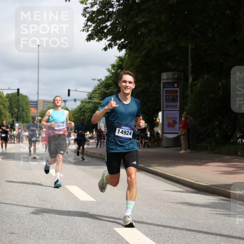 29.06.2025 - hella hamburg halbmarathon Yannick Fuchs http://msf.ph/oto/8243060 29.06.2025 10:34:59 20KM 1603, 1882, 1912, 2324, 2714, 2750, 2826, 4843, 5050, 5375, 5409, 5508, 5745, 5803, 5916, 6080, 6649, 7109, 8370, 8465, 8629, 9294, 10369, 10900, 10968, 11731, 11767, 12088, 12540, 12704, 12865, 13029, 13667, 14092, 14924, 15015, 15424, 15542, 16580, 16761, 17214, 17245, 17620, 18192, 18614, 18979 meine-sportfotos.de