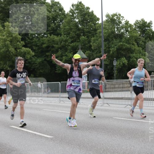29.06.2025 - hella hamburg halbmarathon Jannik Wohlers http://msf.ph/oto/8243097 29.06.2025 10:30:03 Lombardsbrücke 1647, 2754, 2755, 2901, 4575, 4819, 6344, 10880, 12349, 12350, 12460, 12461, 12687, 12688, 13418, 14421, 15757, 15789, 15938, 16504, 16791, 16864, 18671 meine-sportfotos.de
