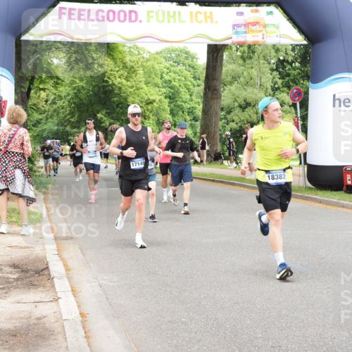 29.06.2025 - hella hamburg halbmarathon MichiJ http://msf.ph/oto/8243100 29.06.2025 10:50:41 Zwischen KM18-KM19 2810, 3663, 4389, 5511, 8423, 12286, 12571, 16995, 17140, 17142, 18382, 18530 meine-sportfotos.de