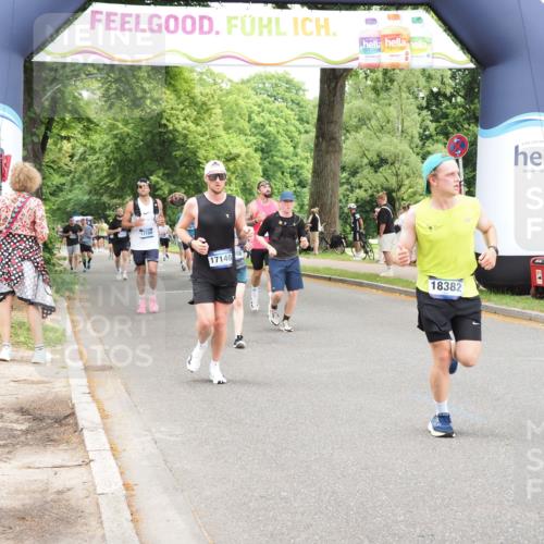 29.06.2025 - hella hamburg halbmarathon MichiJ http://msf.ph/oto/8243121 29.06.2025 10:50:42 Zwischen KM18-KM19 2810, 3663, 4389, 5511, 8423, 9986, 12286, 16995, 17140, 17142, 18382, 18530 meine-sportfotos.de