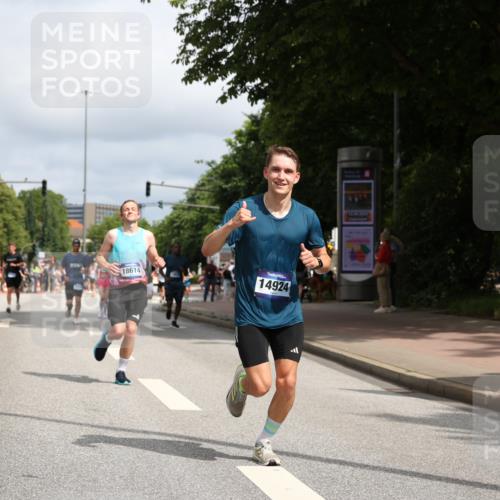 29.06.2025 - hella hamburg halbmarathon Yannick Fuchs http://msf.ph/oto/8243123 29.06.2025 10:34:59 20KM 1603, 1882, 1912, 2324, 2714, 2750, 2826, 4843, 5050, 5375, 5409, 5508, 5745, 5803, 5916, 6080, 6649, 7109, 8370, 8465, 8629, 9294, 10369, 10900, 10968, 11731, 11767, 12088, 12540, 12704, 12865, 13029, 13667, 14092, 14924, 15015, 15424, 15542, 16580, 16761, 17214, 17245, 17620, 18192, 18614, 18979 meine-sportfotos.de