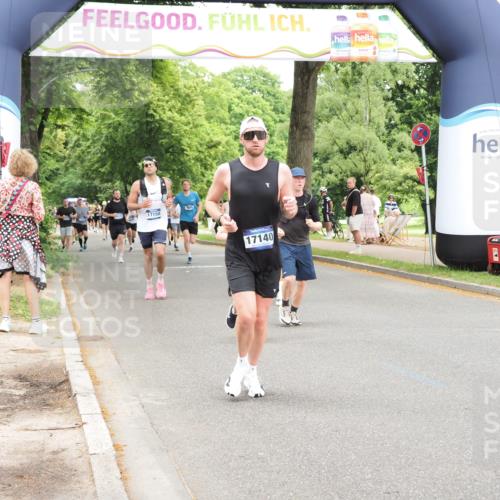 29.06.2025 - hella hamburg halbmarathon MichiJ http://msf.ph/oto/8243194 29.06.2025 10:50:42 Zwischen KM18-KM19 2810, 3663, 4389, 5511, 8423, 9986, 12286, 16995, 17140, 17142, 18382, 18530 meine-sportfotos.de