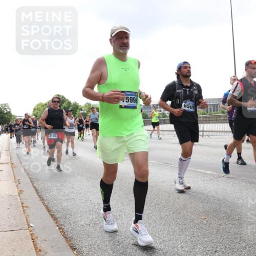 29.06.2025 - hella hamburg halbmarathon Lena Gebhardt http://msf.ph/oto/8243208 29.06.2025 10:45:25 Lombardsbrücke 1024, 1033, 1060, 1085, 1685, 1713, 1798, 2007, 2008, 2216, 2217, 2550, 2657, 2664, 2779, 2973, 3160, 3164, 3357, 3377, 3879, 3993, 4099, 4102, 4186, 4224, 4306, 4337, 4504, 4820, 4851, 5044, 5099, 5108, 5190, 5339, 5636, 5949, 6150, 6509, 6763, 6788, 6911, 6922, 6980, 7283, 7530, 7541, 7699, 7859, 7912, 8594, 8605, 8745, 8762, 8907, 9620, 10030, 10182, 10225, 10562, 10566, 10707, 11314, 12198, 12332, 12334, 12394 meine-sportfotos.de