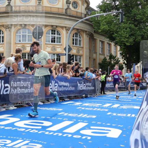 29.06.2025 - hella hamburg halbmarathon Strokosch-Dieckow http://msf.ph/oto/8243227 29.06.2025 10:37:48 Ziel 1505, 1615, 2196, 2404, 3480, 3530, 9171, 13148, 13595, 18103, 18276, 18277, 18529 meine-sportfotos.de