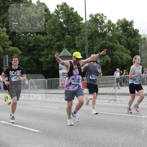 29.06.2025 - hella hamburg halbmarathon Jannik Wohlers http://msf.ph/oto/8243246 29.06.2025 10:30:04 Lombardsbrücke 1647, 2754, 2755, 2901, 4575, 4819, 6344, 10880, 12349, 12350, 12460, 12461, 12687, 12688, 13418, 14421, 15757, 15789, 15938, 16504, 16791, 16864, 18671 meine-sportfotos.de