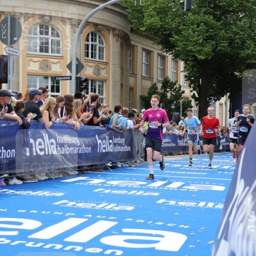 29.06.2025 - hella hamburg halbmarathon Strokosch-Dieckow http://msf.ph/oto/8243261 29.06.2025 10:37:49 Ziel 1615, 2196, 2404, 3480, 3530, 9171, 9643, 10793, 13148, 13595, 18103, 18276, 18277, 18529 meine-sportfotos.de