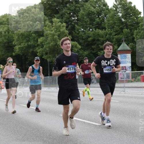 29.06.2025 - hella hamburg halbmarathon Jannik Wohlers http://msf.ph/oto/8243272 29.06.2025 10:30:04 Lombardsbrücke 1647, 2754, 2755, 2901, 4575, 4819, 6344, 10880, 12349, 12350, 12460, 12461, 12687, 12688, 13418, 14421, 15757, 15789, 15938, 16504, 16791, 16864, 18671 meine-sportfotos.de