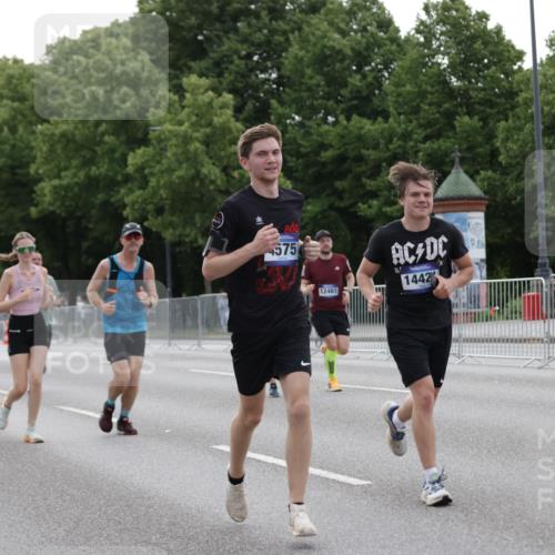 29.06.2025 - hella hamburg halbmarathon Jannik Wohlers http://msf.ph/oto/8243320 29.06.2025 10:30:04 Lombardsbrücke 1647, 2754, 2755, 2901, 4575, 4819, 6344, 10880, 12349, 12350, 12460, 12461, 12687, 12688, 13418, 14421, 15757, 15789, 15938, 16504, 16791, 16864, 18671 meine-sportfotos.de