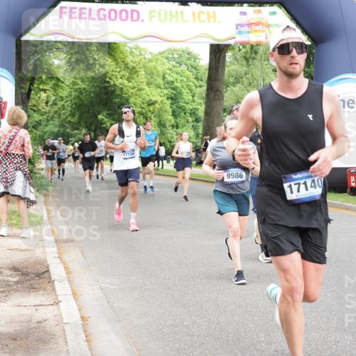 29.06.2025 - hella hamburg halbmarathon MichiJ http://msf.ph/oto/8243328 29.06.2025 10:50:43 Zwischen KM18-KM19 2810, 4389, 5511, 8423, 9986, 12286, 16995, 17140, 17142, 18382, 18530 meine-sportfotos.de
