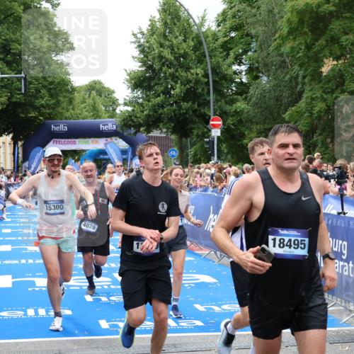 29.06.2025 - hella hamburg halbmarathon Zöllner http://msf.ph/oto/8243333 29.06.2025 10:56:29 Ziel 3048, 4029, 5672, 6399, 7742, 8863, 9622, 10665, 11231, 11309, 15300, 15407, 15818, 16257, 16261, 17268, 17734 meine-sportfotos.de