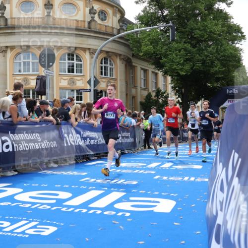 29.06.2025 - hella hamburg halbmarathon Strokosch-Dieckow http://msf.ph/oto/8243338 29.06.2025 10:37:49 Ziel 1615, 2196, 2404, 3480, 3530, 9171, 9643, 10793, 13148, 13595, 18103, 18276, 18277, 18529 meine-sportfotos.de