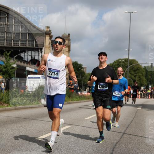 29.06.2025 - hella hamburg halbmarathon Yannick Fuchs http://msf.ph/oto/8243365 29.06.2025 10:35:00 20KM 1603, 1882, 1912, 2324, 2714, 2750, 2826, 4843, 5050, 5375, 5409, 5508, 5745, 5803, 5916, 6080, 6649, 7109, 8370, 8465, 8629, 9294, 10369, 10900, 10968, 11731, 11767, 12088, 12540, 12704, 12865, 13029, 13667, 14092, 14924, 15015, 15424, 15542, 16761, 17214, 17245, 17620, 18192, 18614, 18979 meine-sportfotos.de