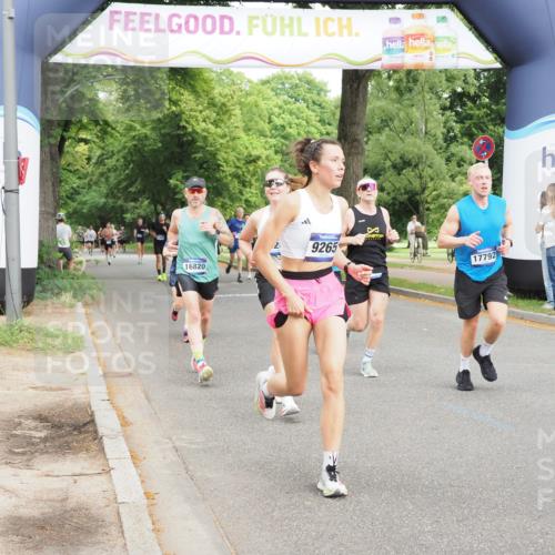 29.06.2025 - hella hamburg halbmarathon MichiJ http://msf.ph/oto/8243400 29.06.2025 10:27:57 Zwischen KM18-KM19 1343, 1803, 2563, 3282, 3547, 6686, 9265, 11619, 12091, 14204, 14311, 15013, 15094, 15744, 16820, 17215, 17360, 17792, 18285 meine-sportfotos.de