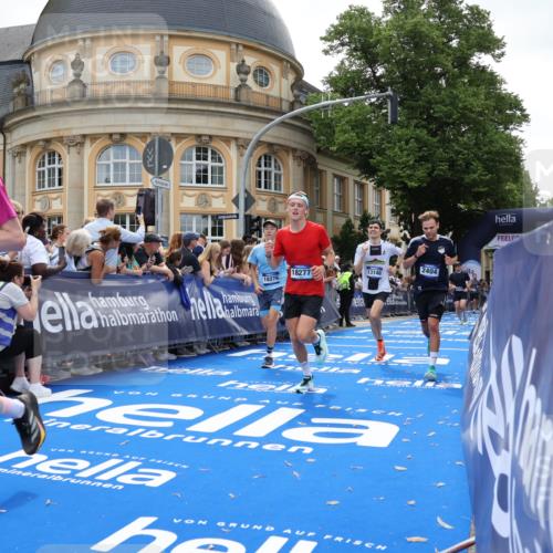 29.06.2025 - hella hamburg halbmarathon Strokosch-Dieckow http://msf.ph/oto/8243405 29.06.2025 10:37:50 Ziel 1615, 2196, 2404, 3480, 3530, 9171, 9643, 10793, 13148, 13595, 13900, 18103, 18276, 18277, 18529 meine-sportfotos.de