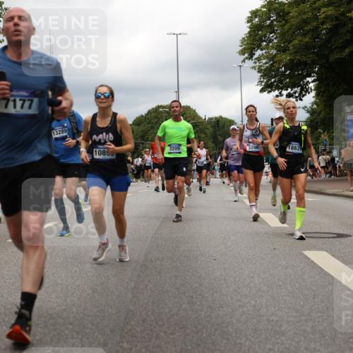 29.06.2025 - hella hamburg halbmarathon Yannick Fuchs http://msf.ph/oto/8243418 29.06.2025 10:47:31 20KM 1030, 1061, 1151, 1499, 1706, 1727, 1783, 2070, 2074, 2082, 2099, 2354, 3059, 3208, 3209, 4635, 4770, 5638, 5866, 6481, 6511, 6512, 6628, 6629, 6762, 6877, 6942, 7177, 7274, 7864, 7918, 8335, 8390, 8447, 9142, 9537, 10549, 10891, 10895, 11992, 12379, 12413, 12490, 12875, 12909, 13032, 13289, 13865, 13997, 14323, 15061, 15126, 15179, 15441, 15497, 15502, 15838, 15946, 16477, 16538, 16986, 17348, 18134, 18143, 18418, 18487, 18590 meine-sportfotos.de