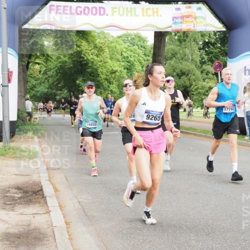 29.06.2025 - hella hamburg halbmarathon MichiJ http://msf.ph/oto/8243432 29.06.2025 10:27:57 Zwischen KM18-KM19 1343, 1803, 2563, 3282, 3547, 6686, 9265, 11619, 12091, 14204, 14311, 15013, 15094, 15744, 16820, 17215, 17360, 17792, 18285 meine-sportfotos.de
