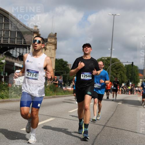 29.06.2025 - hella hamburg halbmarathon Yannick Fuchs http://msf.ph/oto/8243444 29.06.2025 10:35:01 20KM 1882, 1912, 2324, 2714, 2750, 2826, 4843, 5050, 5375, 5409, 5508, 5745, 5803, 5916, 6080, 6649, 7109, 8370, 8465, 8629, 9294, 10369, 10900, 10968, 11731, 11767, 12088, 12540, 12704, 12865, 13029, 13158, 13667, 14092, 14924, 15015, 15424, 15493, 15542, 16761, 17214, 17245, 17620, 18173, 18192, 18614 meine-sportfotos.de