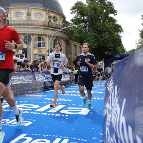 29.06.2025 - hella hamburg halbmarathon Strokosch-Dieckow http://msf.ph/oto/8243463 29.06.2025 10:37:51 Ziel 1615, 2196, 2404, 3480, 3530, 7229, 9171, 9643, 10793, 13148, 13900, 15303, 18103, 18276, 18277, 18529 meine-sportfotos.de