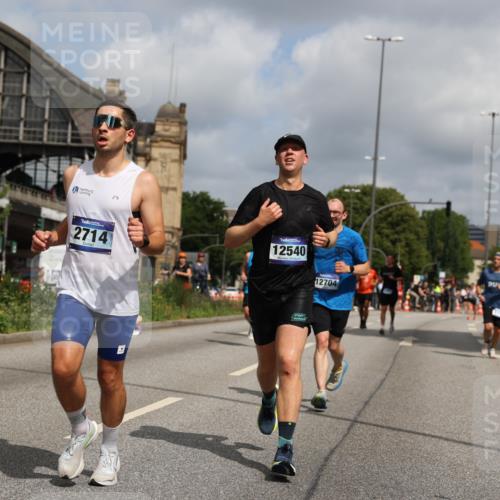 29.06.2025 - hella hamburg halbmarathon Yannick Fuchs http://msf.ph/oto/8243469 29.06.2025 10:35:01 20KM 1882, 1912, 2324, 2714, 2750, 2826, 4843, 5050, 5375, 5409, 5508, 5745, 5803, 5916, 6080, 6649, 7109, 8370, 8465, 8629, 9294, 10369, 10900, 10968, 11731, 11767, 12088, 12540, 12704, 12865, 13029, 13158, 13667, 14092, 14924, 15015, 15424, 15493, 15542, 16761, 17214, 17245, 17620, 18173, 18192, 18614 meine-sportfotos.de