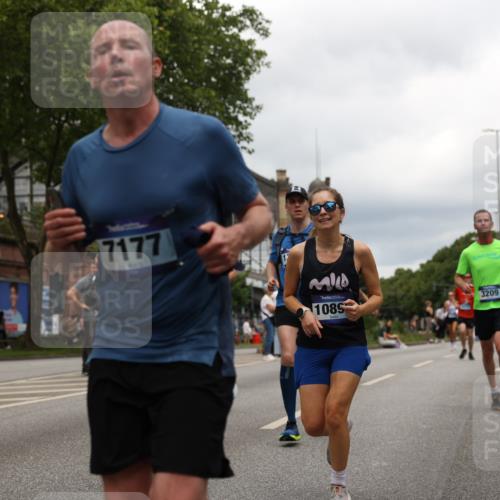 29.06.2025 - hella hamburg halbmarathon Yannick Fuchs http://msf.ph/oto/8243482 29.06.2025 10:47:32 20KM 1030, 1061, 1151, 1499, 1706, 1727, 1783, 2070, 2074, 2082, 2099, 2354, 3059, 3208, 3209, 3819, 4635, 4770, 5638, 5866, 6481, 6511, 6512, 6628, 6629, 6762, 6877, 6942, 7177, 7274, 7864, 7918, 8335, 8390, 8447, 9142, 9537, 10549, 10891, 10895, 11992, 12379, 12413, 12490, 12632, 12875, 12909, 13032, 13289, 13865, 13997, 14323, 15061, 15126, 15179, 15441, 15497, 15502, 15838, 15946, 16477, 16538, 16986, 17348, 18134, 18143, 18418, 18487, 18590 meine-sportfotos.de