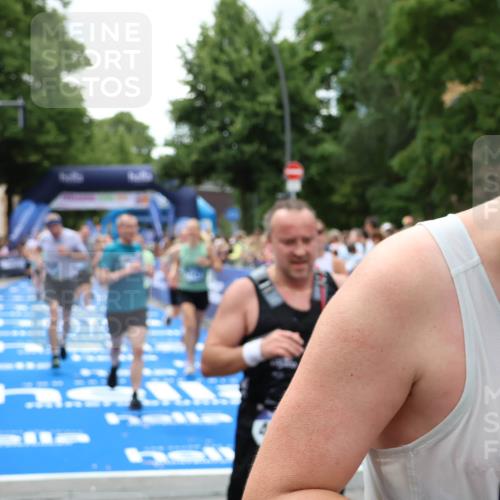 29.06.2025 - hella hamburg halbmarathon Zöllner http://msf.ph/oto/8243485 29.06.2025 10:56:31 Ziel 1583, 3048, 5744, 6399, 7742, 8863, 9622, 10093, 10665, 15407, 15818, 16257, 16261, 17268, 17734, 18746, 18835 meine-sportfotos.de
