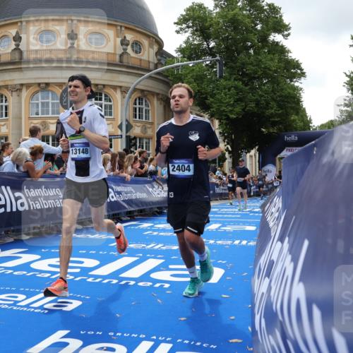 29.06.2025 - hella hamburg halbmarathon Strokosch-Dieckow http://msf.ph/oto/8243503 29.06.2025 10:37:52 Ziel 2196, 2404, 3480, 3530, 7229, 9171, 9643, 10793, 12915, 13148, 13900, 15303, 18103, 18276, 18277, 18529 meine-sportfotos.de