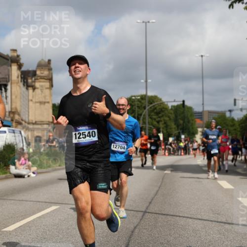 29.06.2025 - hella hamburg halbmarathon Yannick Fuchs http://msf.ph/oto/8243509 29.06.2025 10:35:01 20KM 1882, 1912, 2324, 2714, 2750, 2826, 4843, 5050, 5375, 5409, 5508, 5745, 5803, 5916, 6080, 6649, 7109, 8370, 8465, 8629, 9294, 10369, 10900, 10968, 11731, 11767, 12088, 12540, 12704, 12865, 13029, 13158, 13667, 14092, 14924, 15015, 15424, 15493, 15542, 16761, 17214, 17245, 17620, 18173, 18192, 18614 meine-sportfotos.de