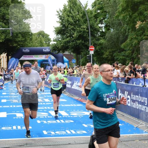 29.06.2025 - hella hamburg halbmarathon Zöllner http://msf.ph/oto/8243574 29.06.2025 10:56:33 Ziel 1583, 3413, 5744, 6399, 7742, 8542, 8652, 8863, 9562, 10093, 10665, 15407, 15818, 16257, 16261, 17268, 17734, 18746, 18835 meine-sportfotos.de