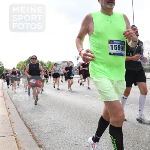 29.06.2025 - hella hamburg halbmarathon Lena Gebhardt http://msf.ph/oto/8243577 29.06.2025 10:45:25 Lombardsbrücke 1024, 1033, 1060, 1085, 1685, 1713, 1798, 2007, 2008, 2216, 2217, 2550, 2657, 2664, 2779, 2973, 3160, 3164, 3357, 3377, 3879, 3993, 4099, 4102, 4186, 4224, 4306, 4337, 4504, 4820, 4851, 5044, 5099, 5108, 5190, 5339, 5636, 5949, 6150, 6509, 6763, 6788, 6911, 6922, 6980, 7283, 7530, 7541, 7699, 7859, 7912, 8594, 8605, 8745, 8762, 8907, 9620, 10030, 10182, 10225, 10562, 10566, 10707, 11314, 12198, 12332, 12334, 12394 meine-sportfotos.de