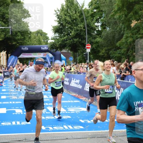 29.06.2025 - hella hamburg halbmarathon Zöllner http://msf.ph/oto/8243597 29.06.2025 10:56:33 Ziel 1583, 3413, 5744, 6399, 7742, 8542, 8652, 8863, 9562, 10093, 10665, 15407, 15818, 16257, 16261, 17268, 17734, 18746, 18835 meine-sportfotos.de
