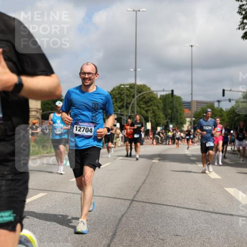 29.06.2025 - hella hamburg halbmarathon Yannick Fuchs http://msf.ph/oto/8243614 29.06.2025 10:35:02 20KM 1882, 1912, 2324, 2714, 2750, 4843, 5050, 5375, 5409, 5508, 5745, 5803, 5916, 6080, 6649, 7109, 8370, 8465, 8629, 9294, 10369, 10900, 10968, 11731, 11767, 12088, 12540, 12704, 12865, 13029, 13158, 13667, 14092, 14924, 15015, 15424, 15493, 15542, 15689, 16761, 17214, 17245, 17620, 17724, 18173, 18192, 18614 meine-sportfotos.de