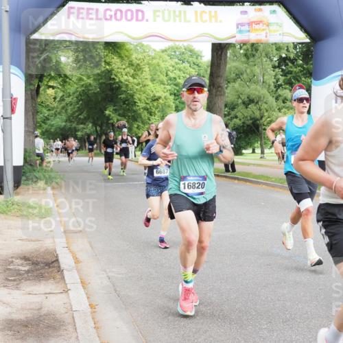 29.06.2025 - hella hamburg halbmarathon MichiJ http://msf.ph/oto/8243639 29.06.2025 10:27:58 Zwischen KM18-KM19 1343, 1803, 2563, 3547, 6686, 9265, 11619, 12091, 14311, 15013, 15094, 15744, 16820, 17215, 17360, 17792, 18285 meine-sportfotos.de