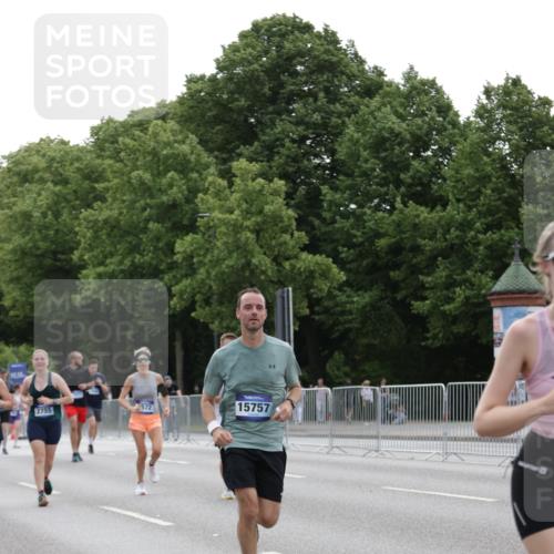 29.06.2025 - hella hamburg halbmarathon Jannik Wohlers http://msf.ph/oto/8243655 29.06.2025 10:30:08 Lombardsbrücke 1647, 2754, 2755, 4575, 4819, 6344, 7071, 7120, 10880, 11984, 12460, 12461, 12687, 12688, 14421, 15757, 15789, 15938, 16504, 16791, 16864, 18362, 18795, 18860 meine-sportfotos.de
