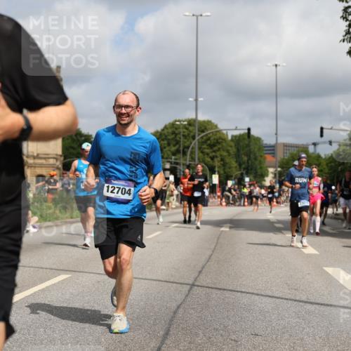 29.06.2025 - hella hamburg halbmarathon Yannick Fuchs http://msf.ph/oto/8243658 29.06.2025 10:35:02 20KM 1882, 1912, 2324, 2714, 2750, 4843, 5050, 5375, 5409, 5508, 5745, 5803, 5916, 6080, 6649, 7109, 8370, 8465, 8629, 9294, 10369, 10900, 10968, 11731, 11767, 12088, 12540, 12704, 12865, 13029, 13158, 13667, 14092, 14924, 15015, 15424, 15493, 15542, 15689, 16761, 17214, 17245, 17620, 17724, 18173, 18192, 18614 meine-sportfotos.de