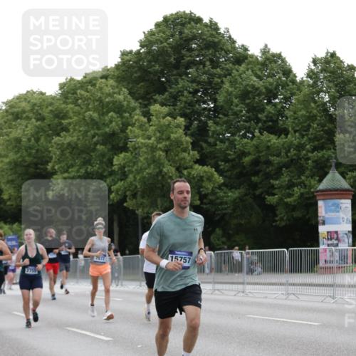 29.06.2025 - hella hamburg halbmarathon Jannik Wohlers http://msf.ph/oto/8243720 29.06.2025 10:30:08 Lombardsbrücke 1647, 2754, 2755, 4575, 4819, 6344, 7071, 7120, 10880, 11984, 12460, 12461, 12687, 12688, 14421, 15757, 15789, 15938, 16504, 16791, 16864, 18362, 18795, 18860 meine-sportfotos.de