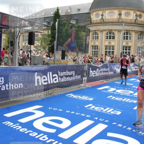 29.06.2025 - hella hamburg halbmarathon Michael Strokosch http://msf.ph/oto/8243730 29.06.2025 10:48:48 Ziel 1094, 1884, 1892, 2442, 9482, 11519, 12533, 14511, 15384, 16653, 17007, 17127 meine-sportfotos.de
