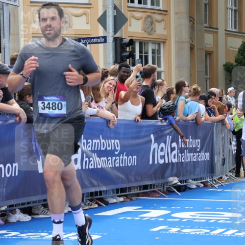 29.06.2025 - hella hamburg halbmarathon Strokosch-Dieckow http://msf.ph/oto/8243739 29.06.2025 10:37:57 Ziel 3480, 3530, 7229, 8091, 9643, 9944, 10793, 11049, 11952, 12915, 13900, 14274, 15303, 16698, 18103, 18529 meine-sportfotos.de