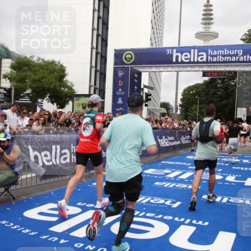 29.06.2025 - hella hamburg halbmarathon Michael Strokosch http://msf.ph/oto/8243769 29.06.2025 10:56:16 Ziel 1193, 4594, 4813, 5465, 5492, 5570, 8330, 8639, 9903, 9907, 10789, 12348, 12545, 14363, 15484, 16113, 16634, 17468, 17642, 19152 meine-sportfotos.de