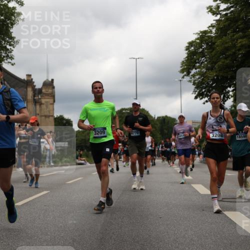 29.06.2025 - hella hamburg halbmarathon Yannick Fuchs http://msf.ph/oto/8243819 29.06.2025 10:47:33 20KM 1030, 1061, 1151, 1499, 1706, 1727, 1783, 2058, 2070, 2082, 2099, 2354, 2518, 3059, 3208, 3209, 3819, 4635, 4770, 5638, 5866, 6481, 6511, 6512, 6628, 6629, 6762, 6877, 6942, 7177, 7274, 7864, 7918, 8335, 8390, 8447, 9142, 10549, 10891, 10895, 11844, 12379, 12413, 12490, 12632, 12909, 13032, 13033, 13289, 13865, 13997, 14323, 15061, 15126, 15179, 15441, 15497, 15502, 15838, 15946, 16477, 16538, 16986, 17348, 18134, 18143, 18418, 18487, 18590 meine-sportfotos.de